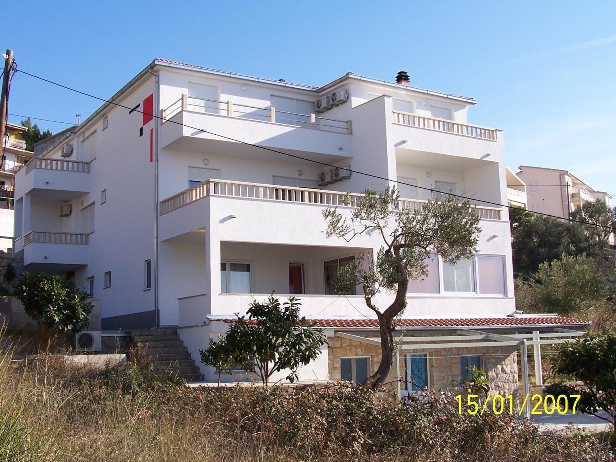 Apartments Perdijic Nemira Омиш Экстерьер фото