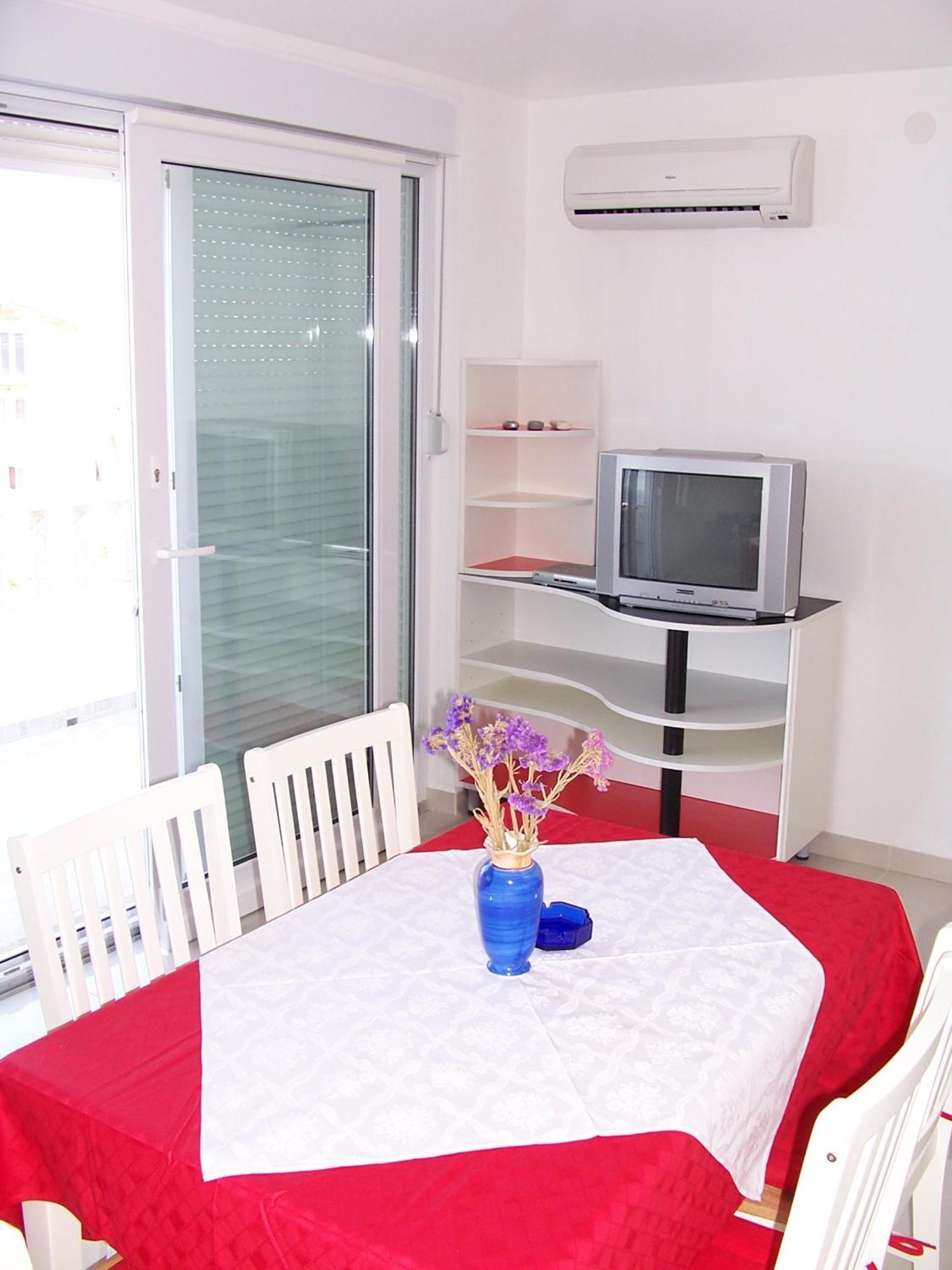 Apartments Perdijic Nemira Омиш Экстерьер фото