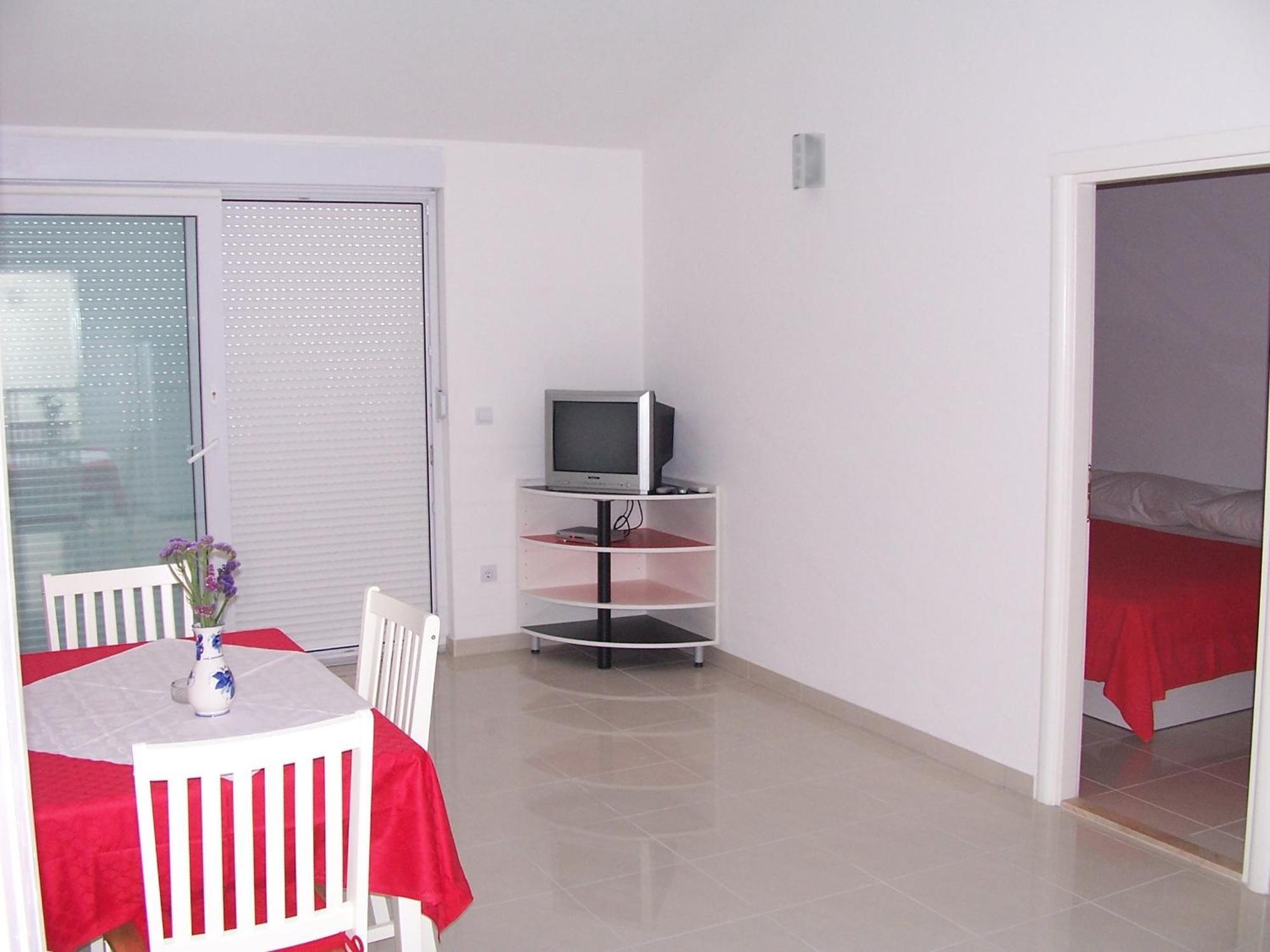 Apartments Perdijic Nemira Омиш Экстерьер фото